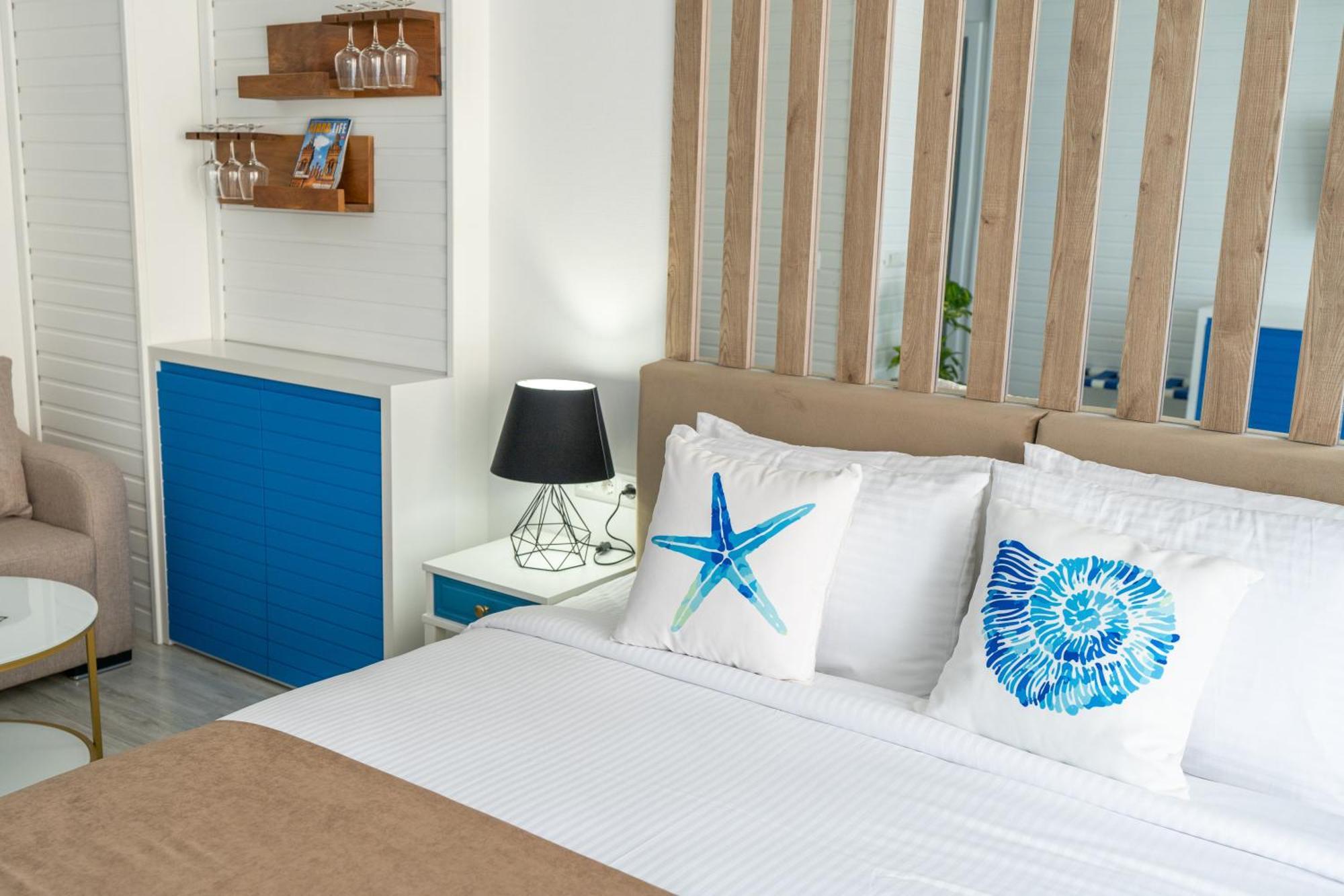 Seagull Beachfront Boutique Hotel Batumi Esterno foto