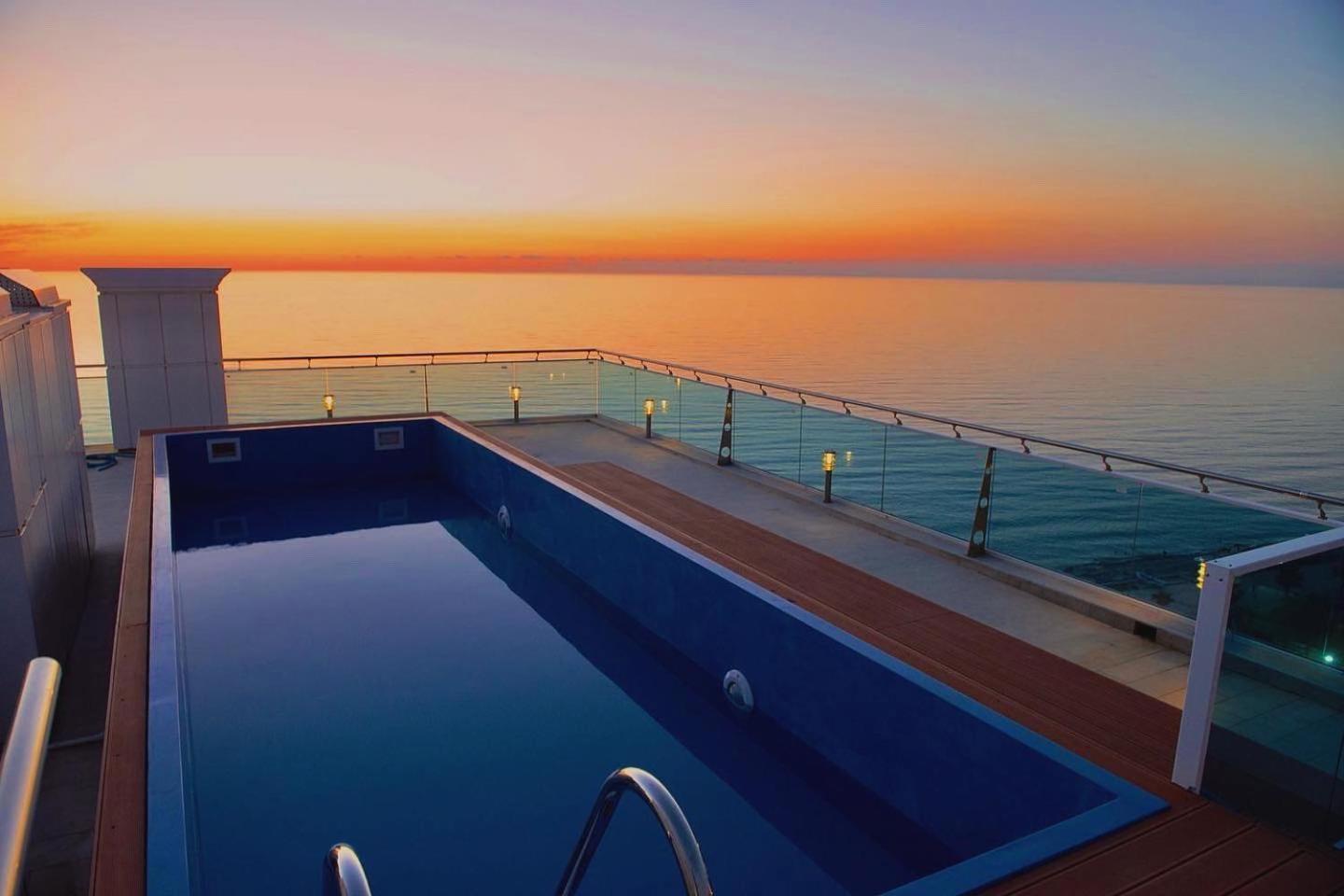 Seagull Beachfront Boutique Hotel Batumi Esterno foto