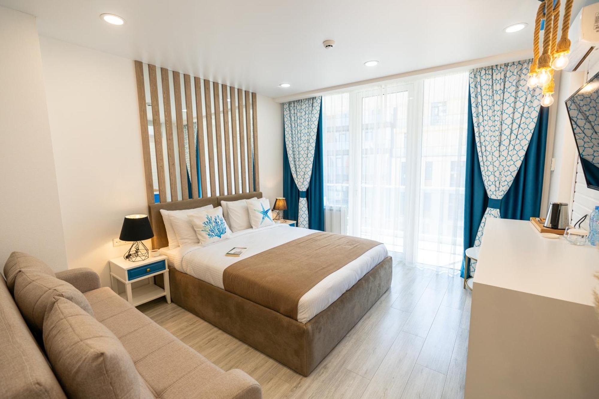 Seagull Beachfront Boutique Hotel Batumi Esterno foto